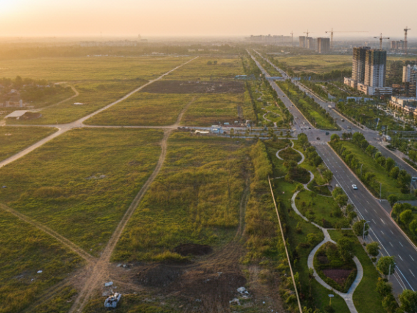 10 Things to Consider Before Buying Land Near Noida Airport